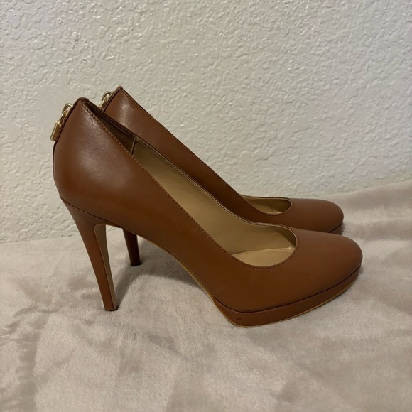 Michael Michael Kors Antoinette Luggage Padlock Leather Platform Pumps Size 7.5M - Picture 1 of 11